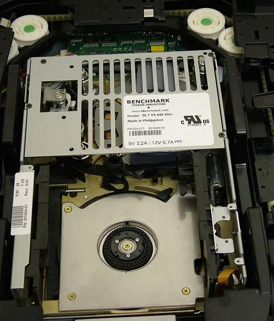 Dell PowerVault 122T DLT VS-80 640GB Autoloader 0Y6644