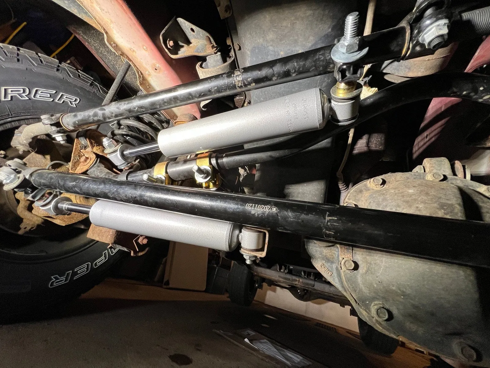 KOR-2082 WJ Grand Cherokee Secondary Steering Stabilizer: Stock Track Bar