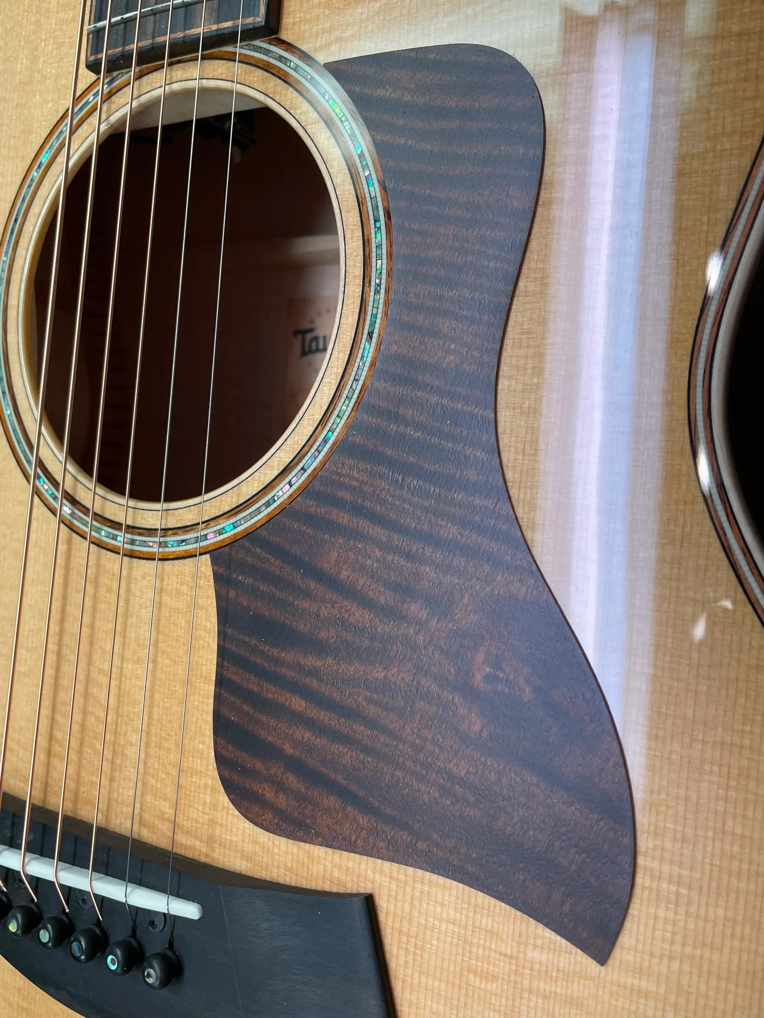 Taylor 618e Grand Orchestra Acoustic-Electric Guitar Antique Blonde w/Tooled Case