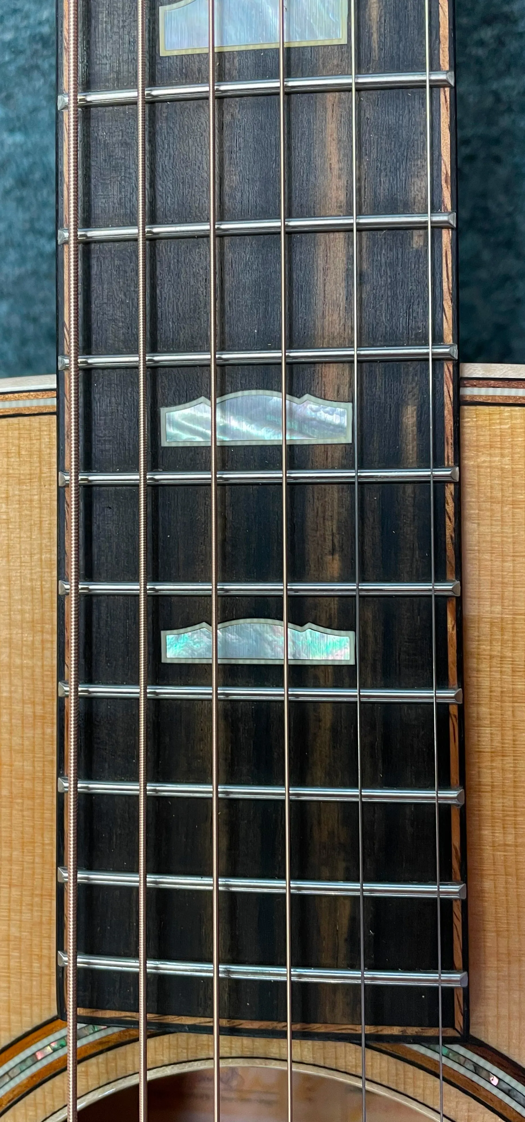 Taylor 618e Grand Orchestra Acoustic-Electric Guitar Antique Blonde w/Tooled Case